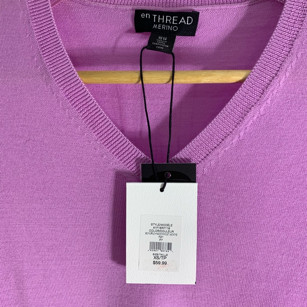 En Thread Merino Wool V-neck Top - Picture 5 of 5
